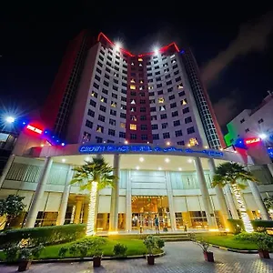 4* فندق Crown Palace